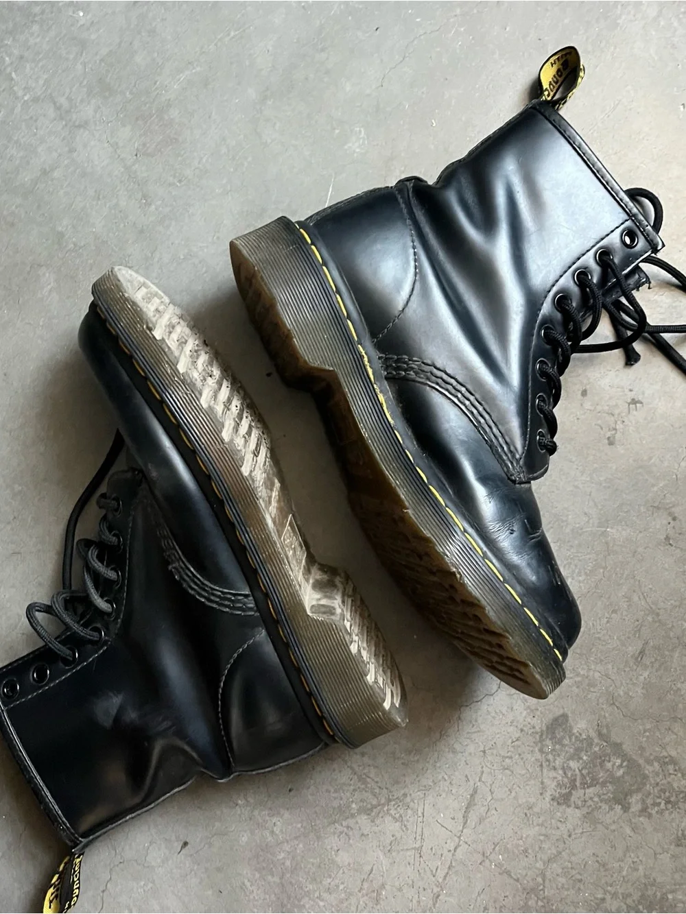 Dr. Martens classic lace